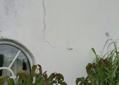 Cracking by window before treatment